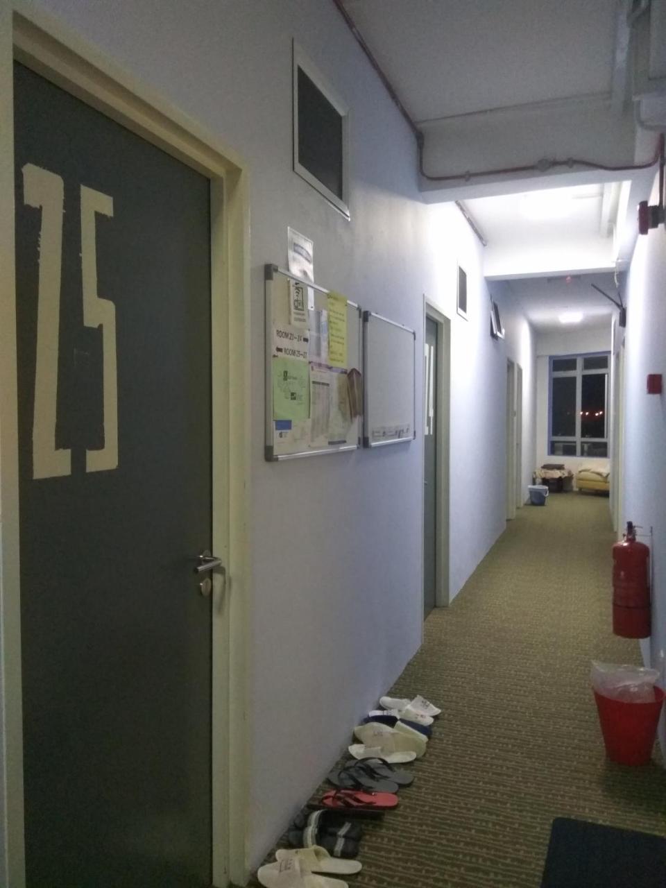 Moon Eleven Hostel Near Klia & Klia2 Sepang Dış mekan fotoğraf